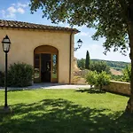 Tuscan Retreat With Pool For 6 *