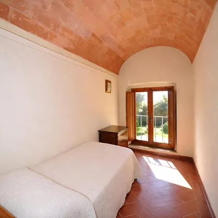 Tuscan Retreat With Pool For 6 *