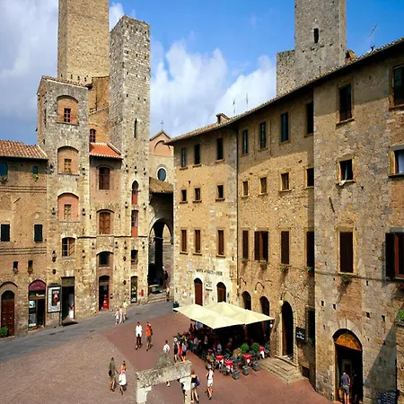 Tuscan Retreat With Pool For 6 *